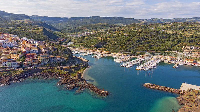 俯瞰意大利撒丁岛的Marina Castelsardo